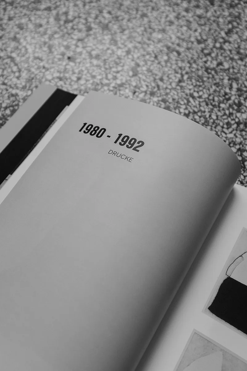 Katalog, Doppelseite mit Werkabbildung